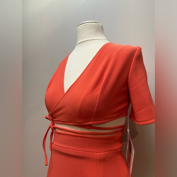 TIFFANYSLABEL ORANGE TIE UP TOP AND SKIRT SET W/ SIDE SLIT ON RIGHT SIDE - Picture 4 of 8